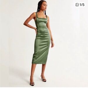 Abercrombie & Fitch Sculpting
Stretch Satin Midi Dress size M